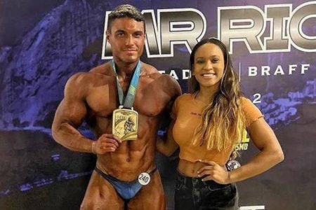 Foto colorida de Rebeca Andrade e Luiz Cleiton - Metrópoles