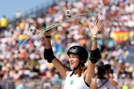 Dora Varella, da Seleção Brasil, comemora durante as preliminares do Parque Feminino do décimo primeiro dia dos Jogos Olímpicos de Paris 2024, na Place de la Concorde, em 6 de agosto de 2024, em Paris, França