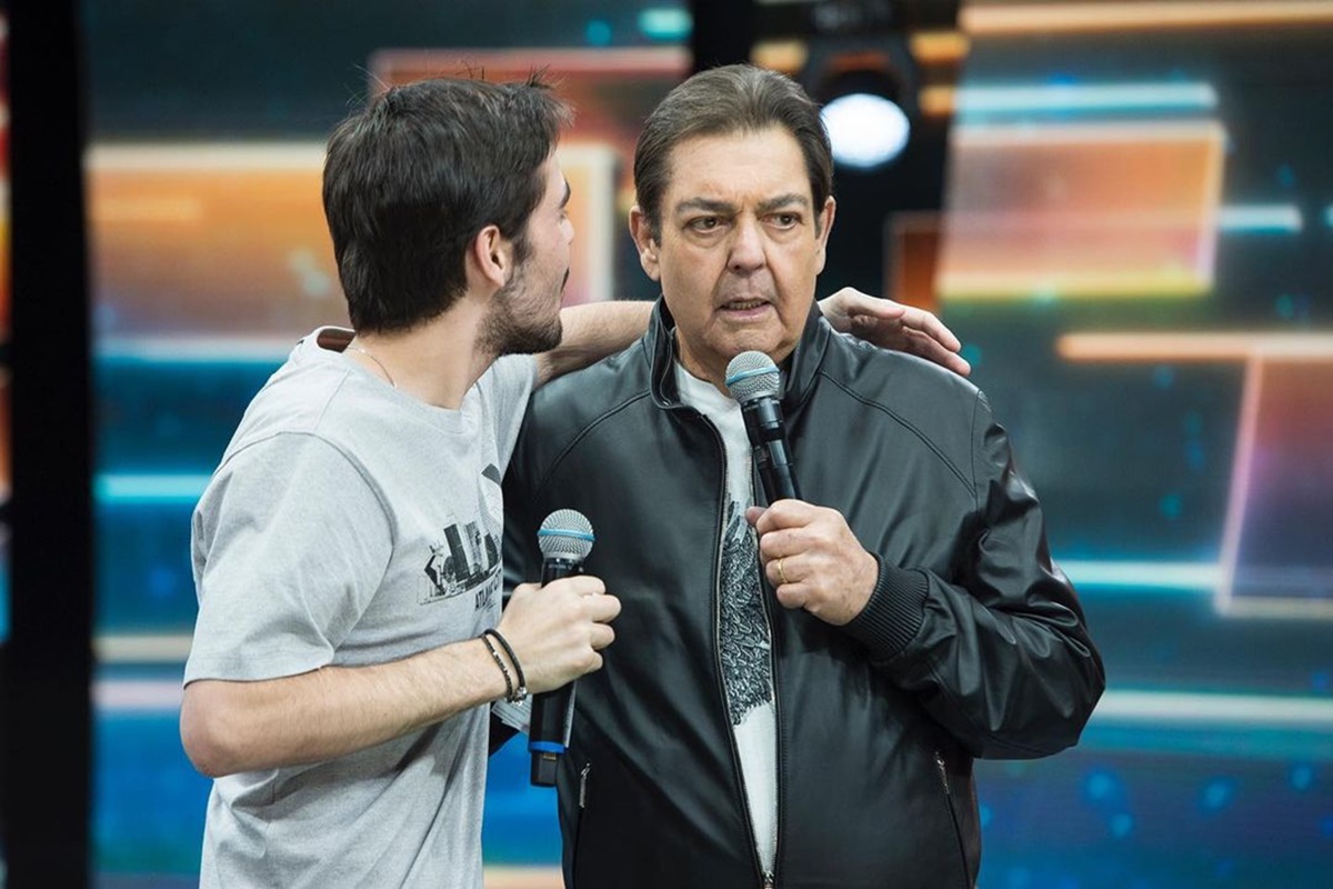 João Silva e Faustão são clicados nos bastidores da Band -Metrópoles
