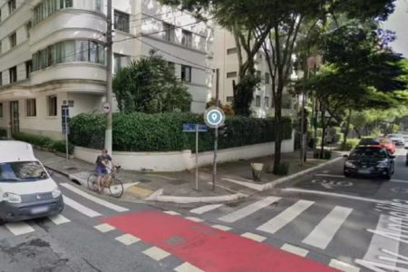 Foto da esquina da Rua Piauí com a Avenida Angélica no bairro de Higienópolis, em SP, onde elevador de prédio caiu e feriu 3 pessoas - Metrópoles