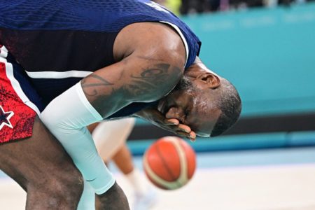 Imagem colorida de LeBron James - Metrópoles