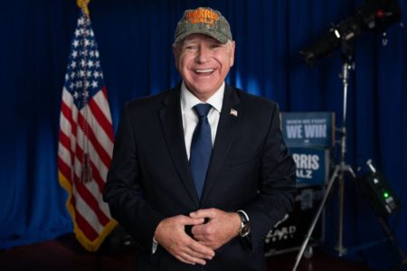 Imagem colorida de Tim Walz - Metrópoles