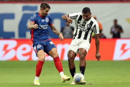 Imagem colorida do duelo entre Botafogo e Bahia pela Copa do Brasil- Metrópoles
