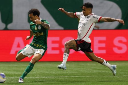 Imagem colorida do duelo entre Palmeiras e Flamengo pela Copa do Brasil- Metrópoles
