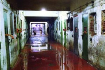 Imagem colorida de Carandiru pós massacre. Metrópoles