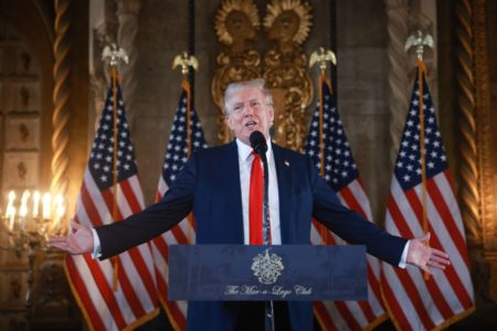 Imagem colorida e Donald Trump - Metrópoles