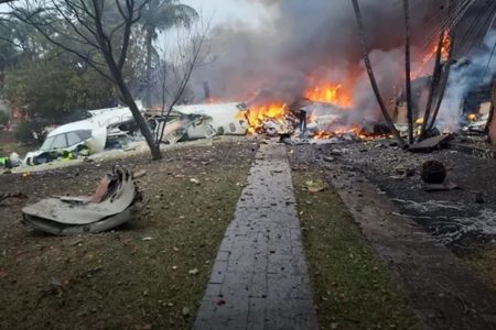 Imagem colorida de avião que caiu em Vinhedo