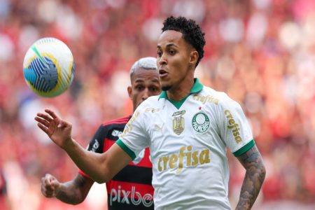 Imagem colorida de Lázaro, do Palmeiras