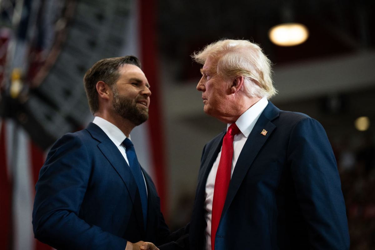 Imagem colorida de Donald Trump e J.D.Vance - Metrópoles