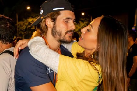 Foto colorida de Sabrina Sato e Nicolas Prattes - Metrópoles