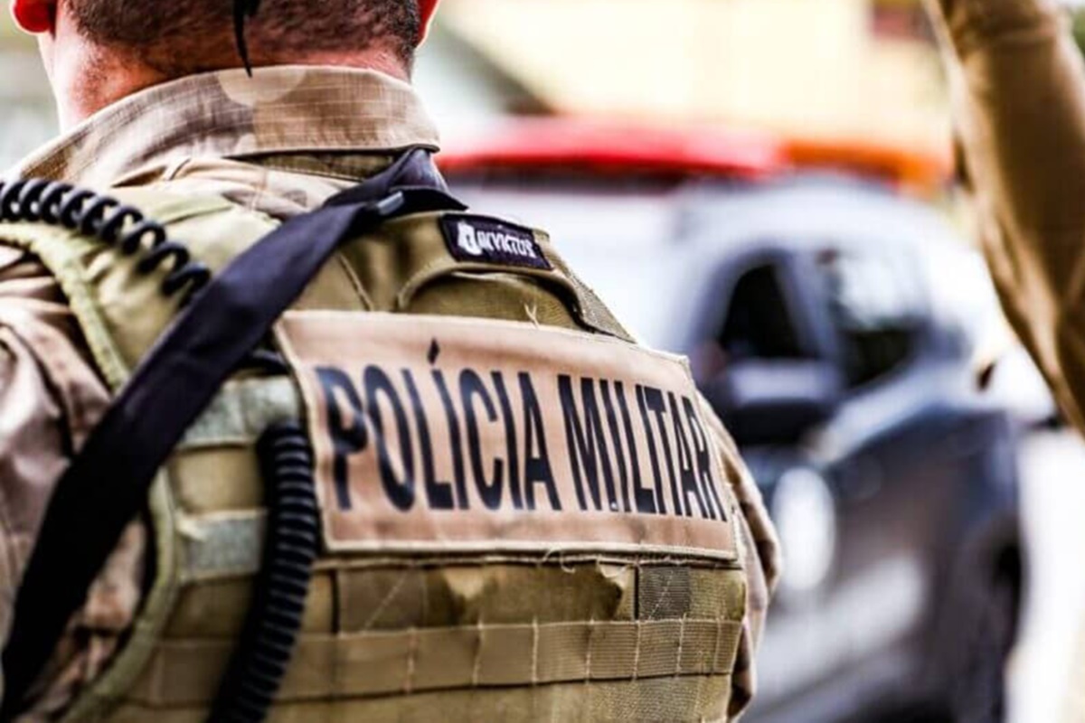 Imagem colorida de uniforme da Polícia Militar - Metrópoles