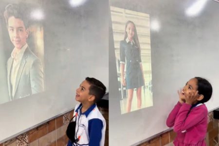 Foto colorida de duas crianças - Metrópoles