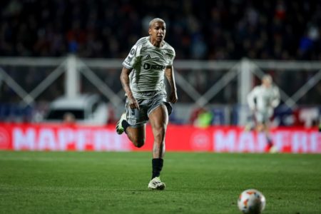 Foto colorida de Deyverson, atacante do Atlético-MG - Metrópoles