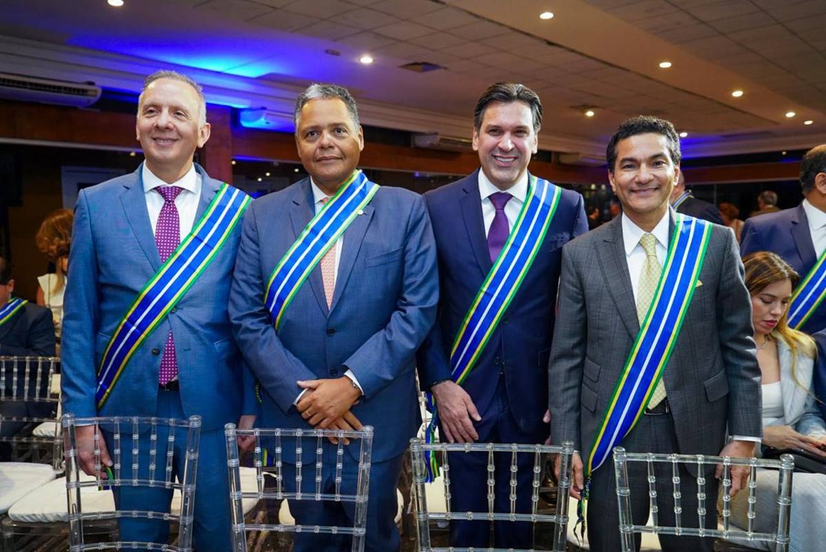 Deputados recebem medalha da AGU