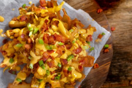 Batata com queijo e bacon