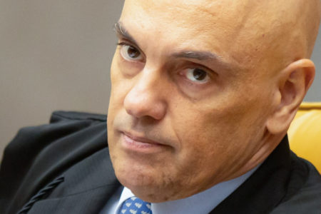 Imagem colorida do ministro do STF Alexandre de Moraes