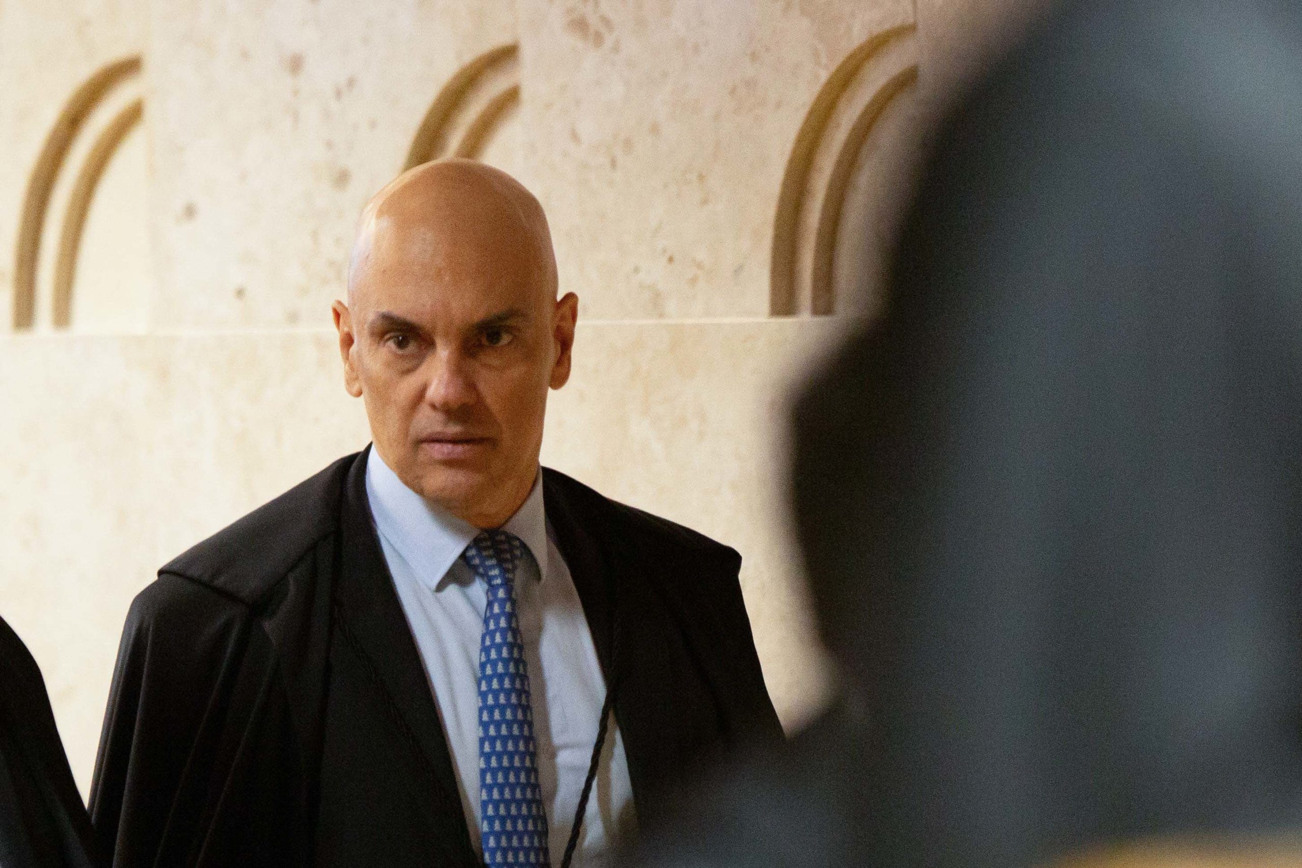 Bolsonaristas Imagem colorida do ministro do STF Alexandre de Moraes