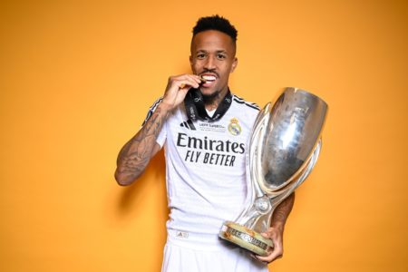 Foto colorida de Éder Militão, zagueiro do Real Madrid - Metrópoles