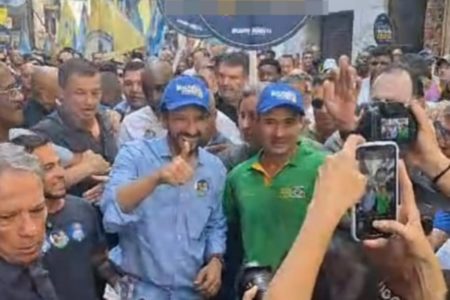 Ricardo Nunes durante passeata no centro de SP no primeiro dia de campanha política - Metrópoles