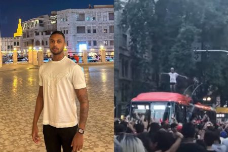 Jonathan Oliveira morreu na Rússia. Jovem viralizou em 2017 ao ser flagrado dançando em cima de um ônibus durante o Carnaval de São Paulo - Metrópoles