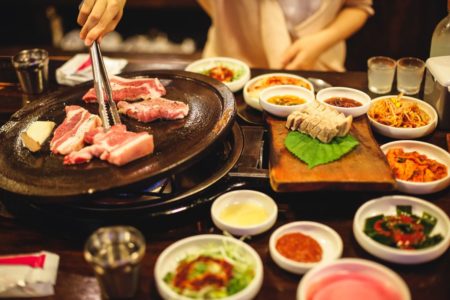 Foto colorida de comida coreana - Metrópoles