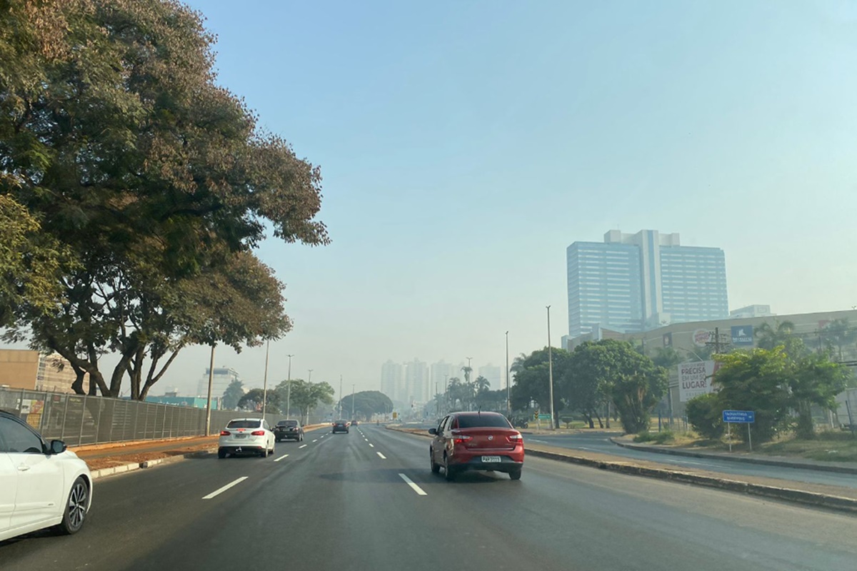 Fumaça toma DF na manhã deste domingo