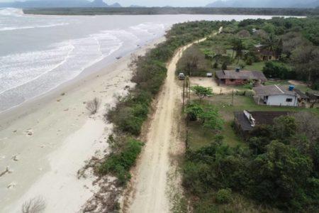 Avanço do mar é um risco em todo o litoral de SP. Confira as medidas que as prefeituras das cidades vem tomando para frear a inundação - Metrópoles