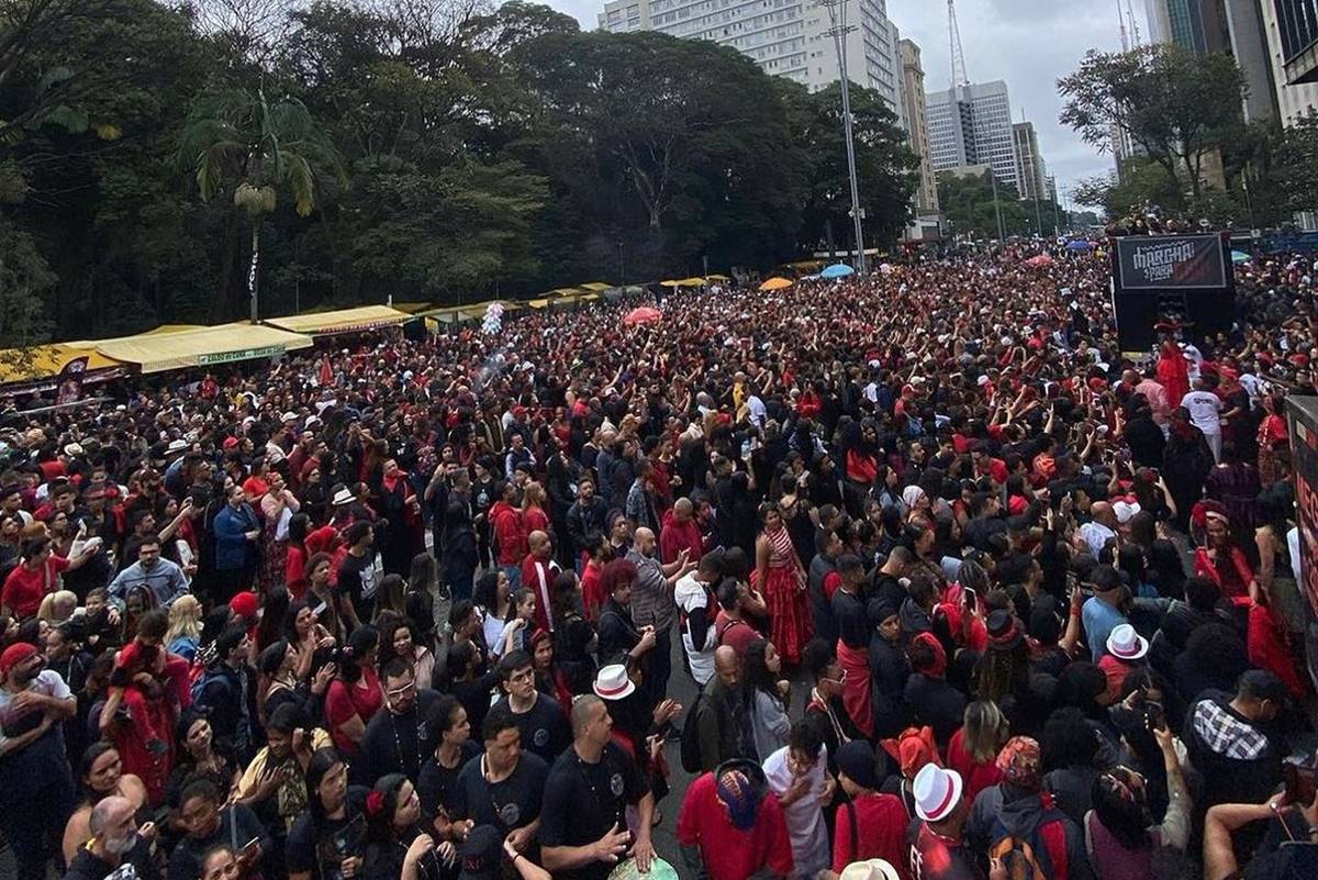 Foto colorida da marcha para Exu - Metrópoles