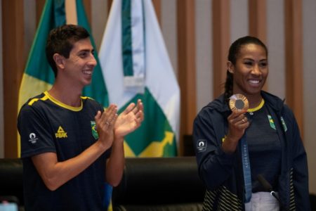 Foto colorida de Caio Bonfim e Ketleyn Quadros - Metrópoles