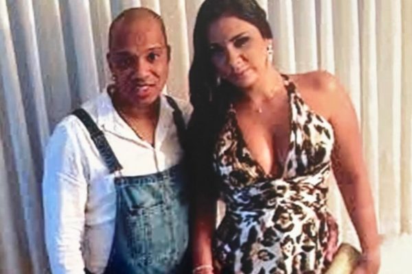 Anderson Leonardo e a ex-mulher, Paula Cardoso posam juntos quando ainda eram casados - Metrópoles