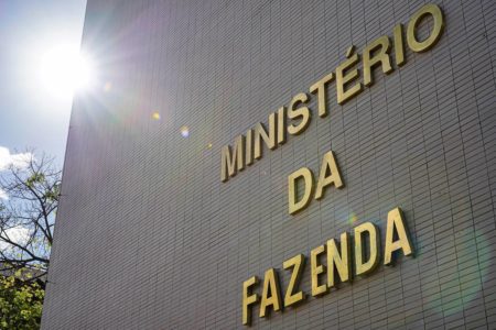 Imagem colorida da fachada do Ministério da Fazenda, na Esplanada dos Ministérios, em Brasília (DF) - Metrópoles