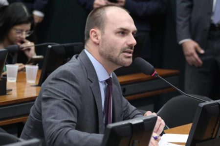 imagem colorida mostra deputado eduardo bolsonaro - Metrópoles