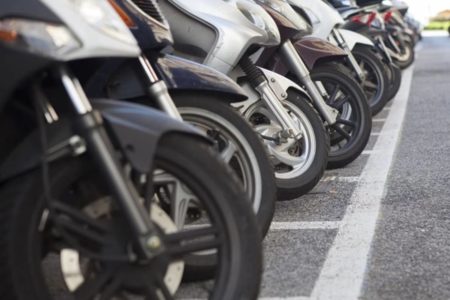 Pesquisa aponta que Santana, na Zona Norte, e Santo Amaro, na Zona Sul, somam as maiores queixas de furto e roubo de motos em São Paulo - Metrópoles