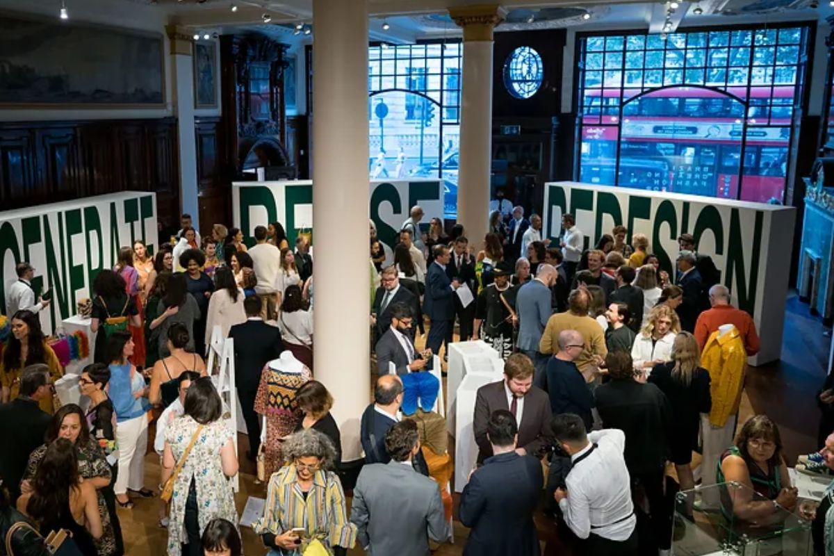 Na imagem com cor, foto do evento Brazil Creating Fashion For Tomorrow em Londres - Metrópoles