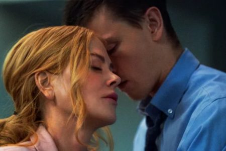 Imagem colorida de uma mulher com um homem - Nicole Kidman em Babygirl