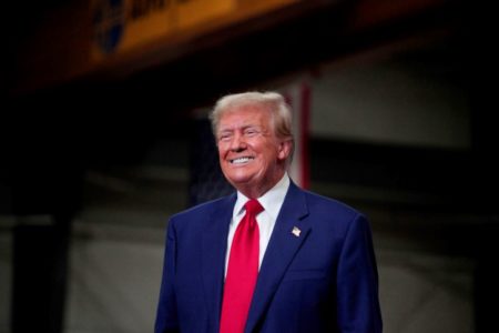 Imagem colorida e Donald Trump - Metrópoles