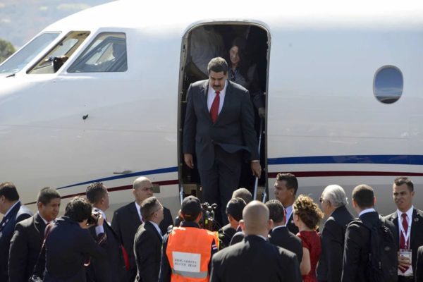 Imagem colorida de avião de Maduro apreendido pelos EUA - Metrópoles