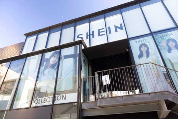 A vista externa da loja Shien, uma varejista on-line de fast fashion sino-cingapura.