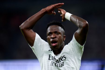 Foto colorida de Vini Jr. no Real Madrid - Metrópoles