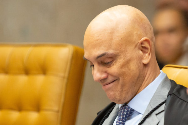 imagem colorida de Alexandre de Moraes
