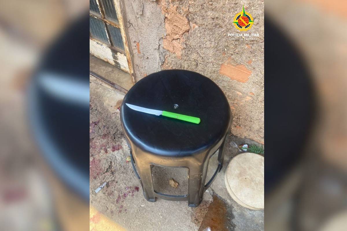 A Polícia Militar do Distrito Federal (PMDF) prendeu, na tarde desta quarta-feira (4/9) um homem acusado de tentativa de feminicídio contra sua esposa em Samambaia. O suspeito, de 43 anos, teria esfaqueado sua companheira, de 32 anos, após uma discussão causada pelo consumo excessivo de álcool.
