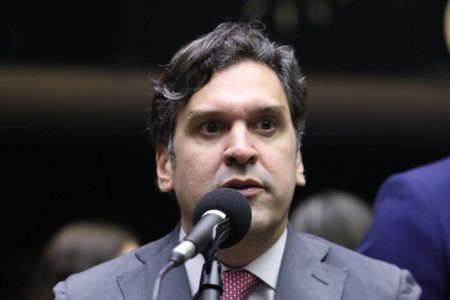 O líder do MDB, Isnaldo Bulhões