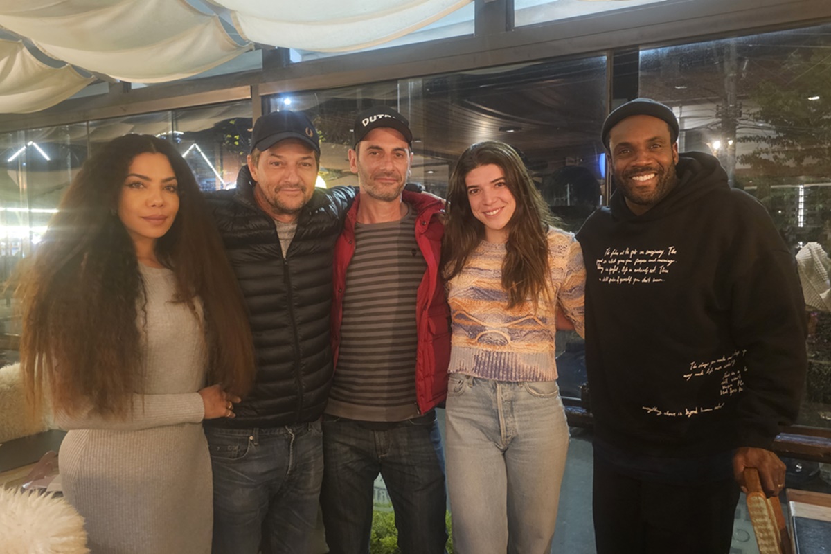 amosos comemoram fim das filmagens do longa Juntos para Sempre, em Campos do Jordão - Metrópoles