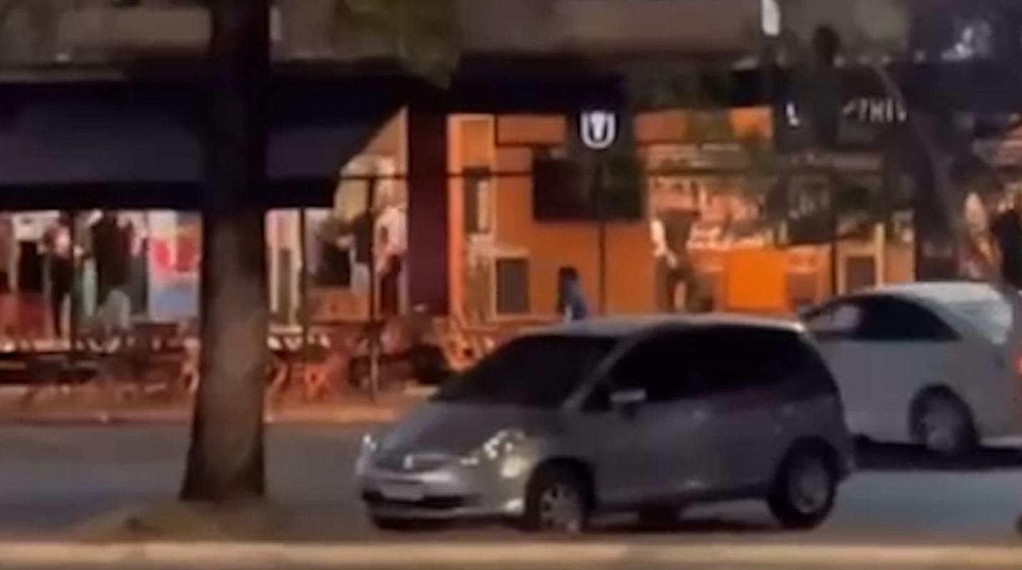 Homem sendo atropelado