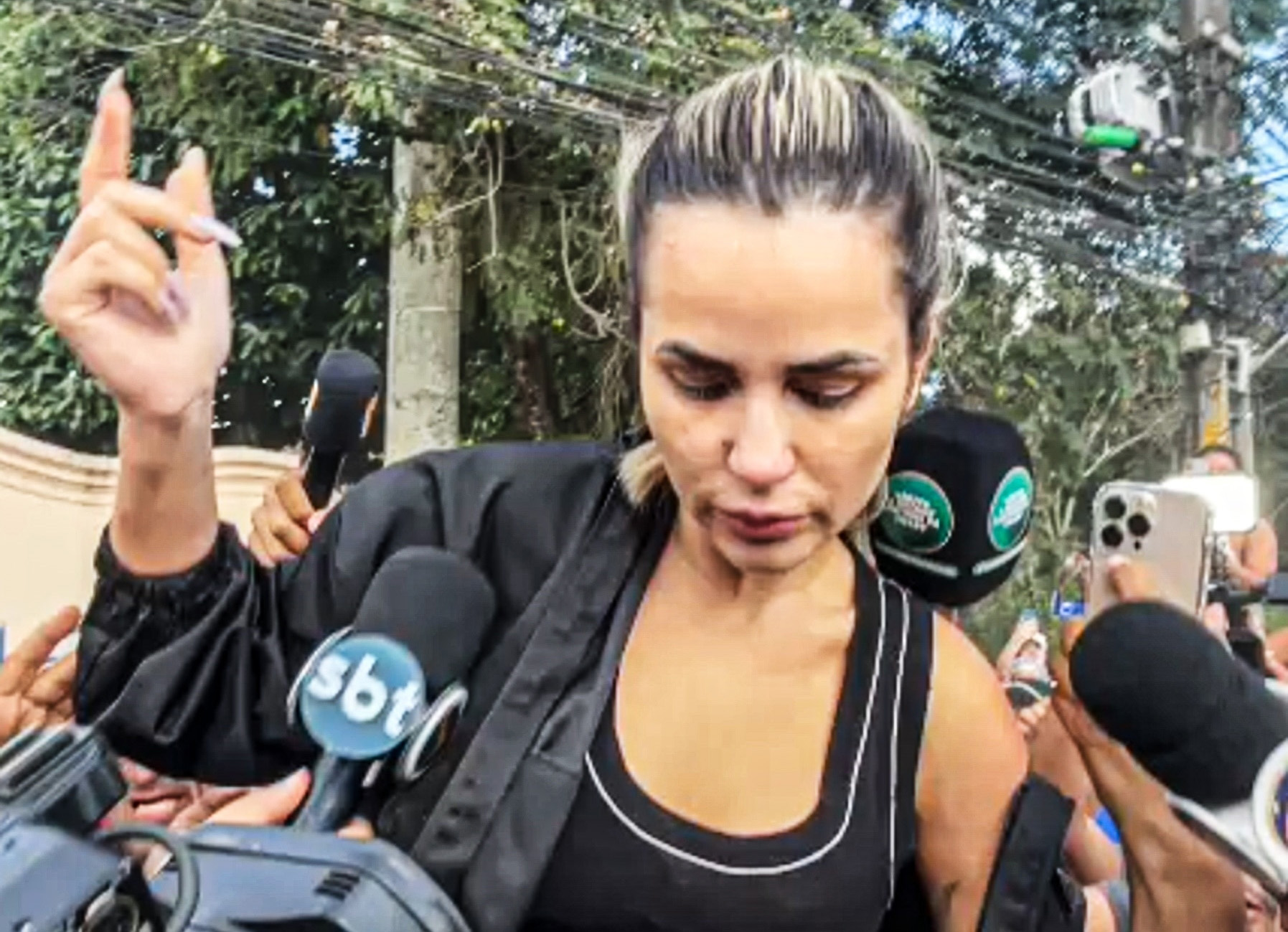 Saida de Deolane do Presidio em Recife Metrópoles