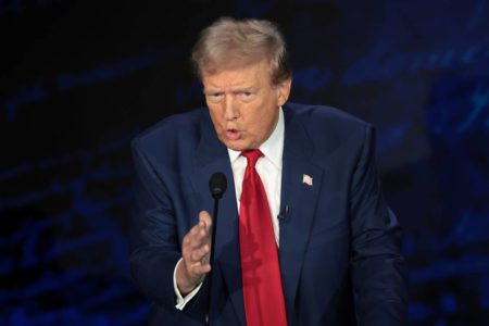 Imagem colorida de Donald Trump