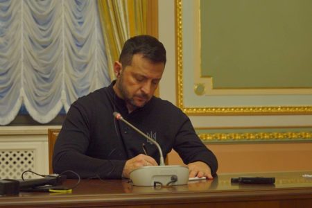 Imagem colorida mostra o presidente da Ucrânia, Volodymyr Zelensky - Metrópoles