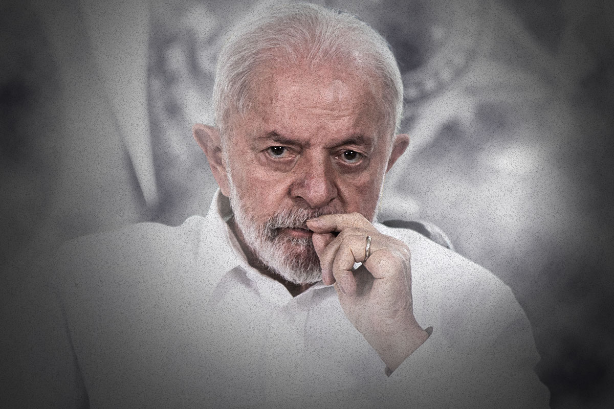 Lula, com a mão na boca, em gesto característico do petista -- Metrópoles