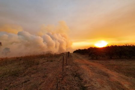 Imagem colorida de um incêndio