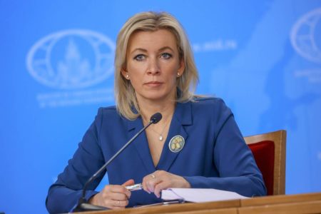 Imagem colorida mostra Maria Zakharova - Metrópoles